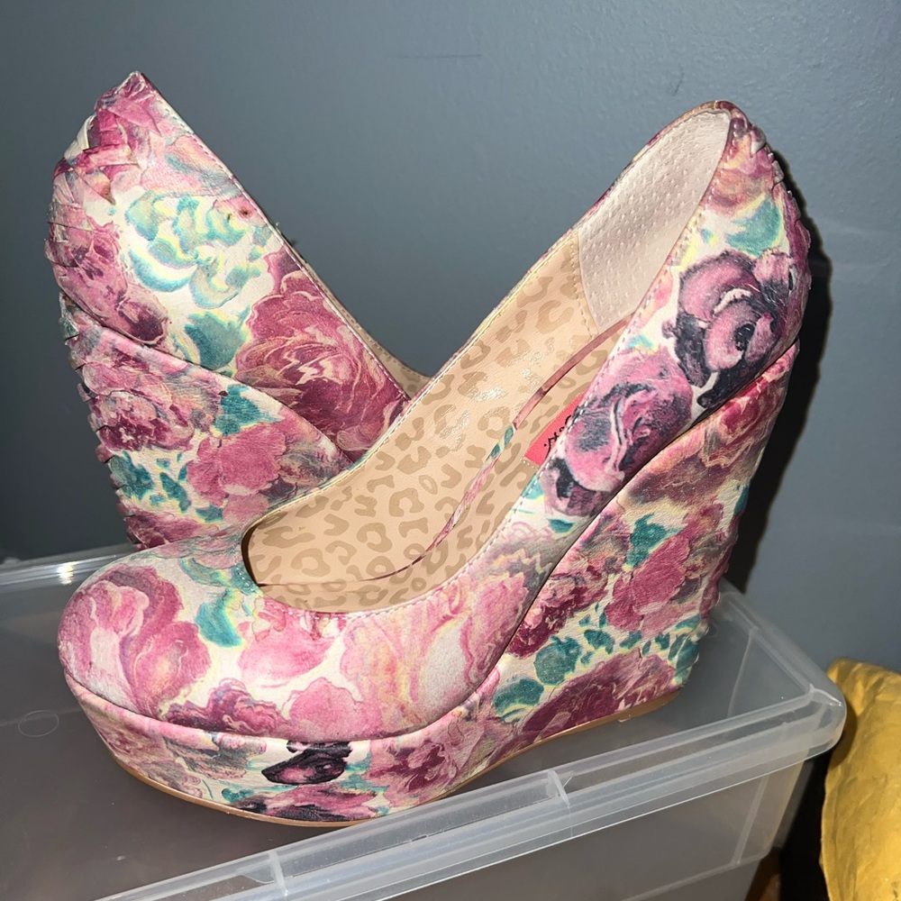 BETSEY JOHNSON WEDGES